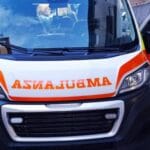 Neonato precipita nel fiume con passeggino: soccorso