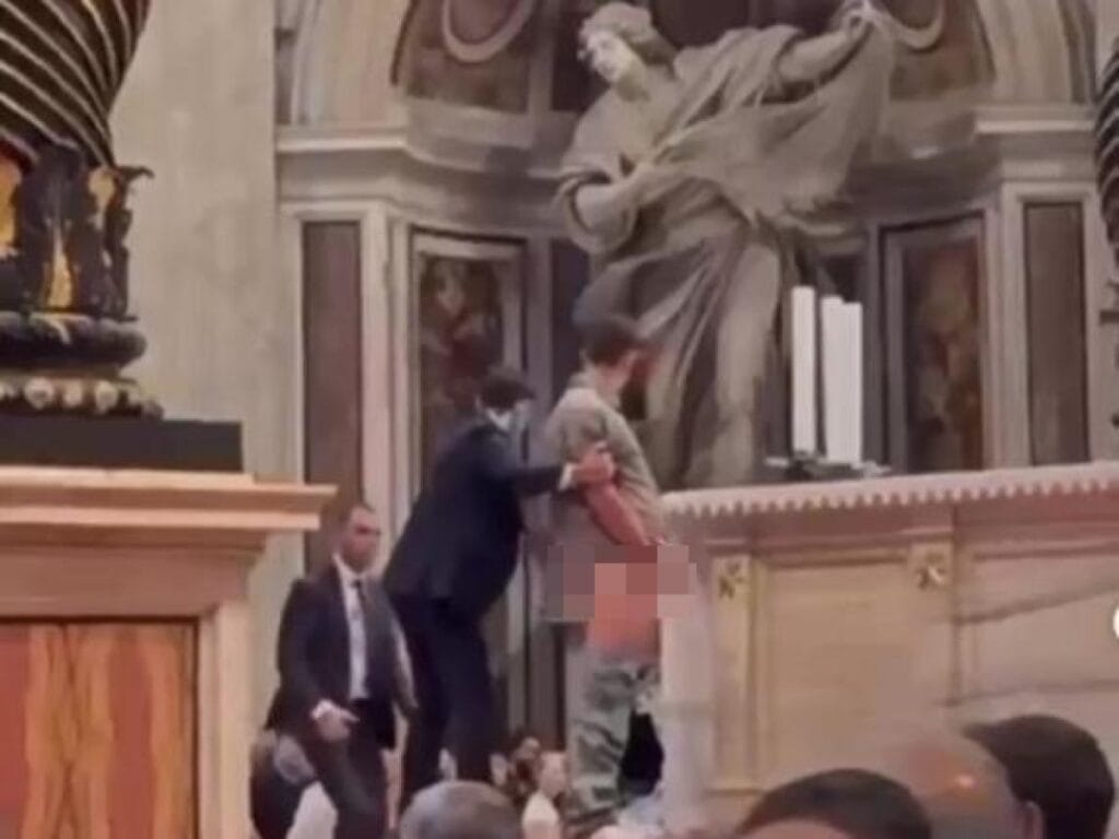 Papa ordina rito riparatorio per Basilica profanata