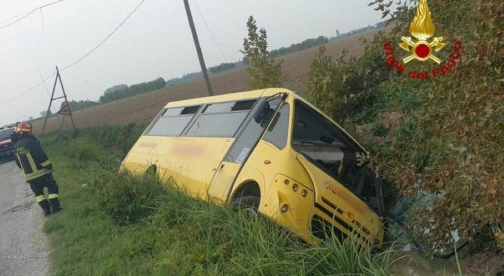 Valfurva, scuolabus con 9 studenti nel Frodolfo: feriti