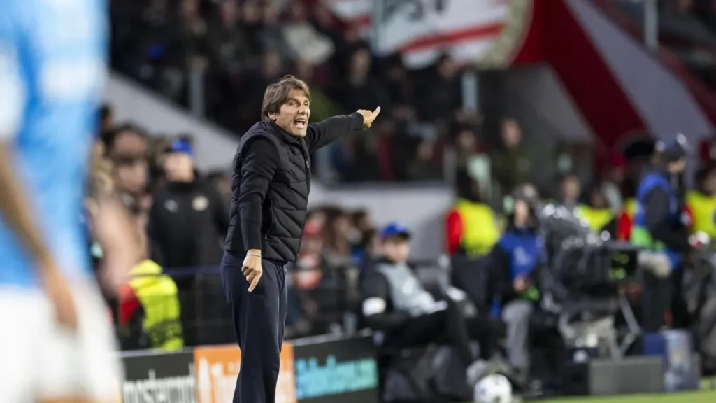 Conte: "A Napoli situazione spudorata, non fumo negli occhi"