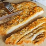 La storia della cotoletta impanata con i biscotti
