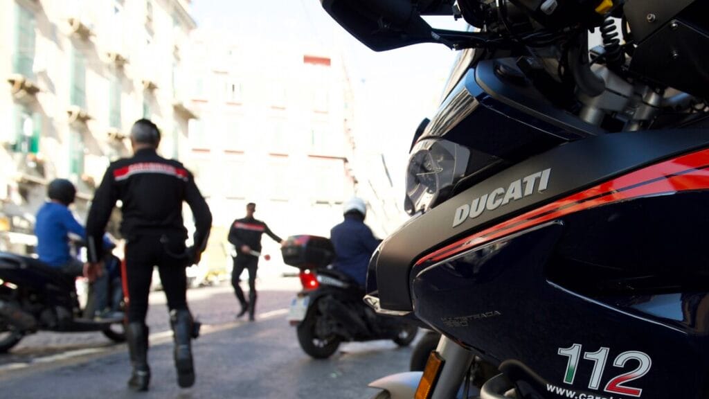 L'ultimo litigio tra vicini finisce con un accoltellamento