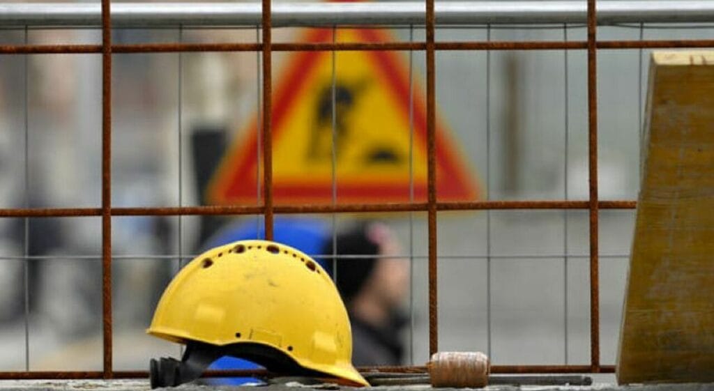 Operaio 63 anni muore cadendo da un tetto a Mugnano