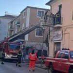 Soccorso drammatico a Pontecagnano, donna salvata dal balcone