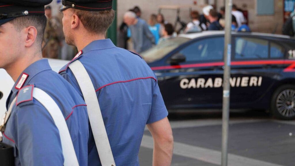 Salerno, anziano immobilizzato nel sonno: la rapina in casa