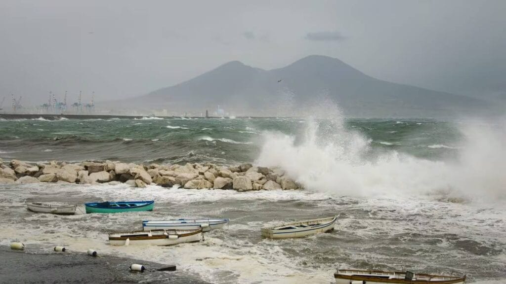 Cosa significa l'allerta meteo gialla in Campania: la guida