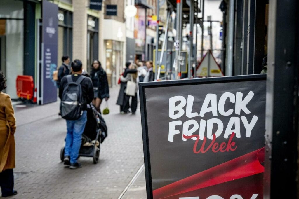 Black Friday 2025: la guida completa per risparmiare sul serio.