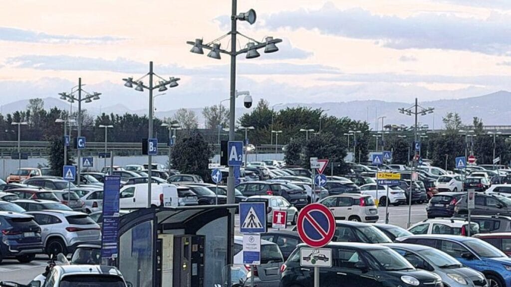 Perché i pendolari protestano per il parcheggio ad Afragola?