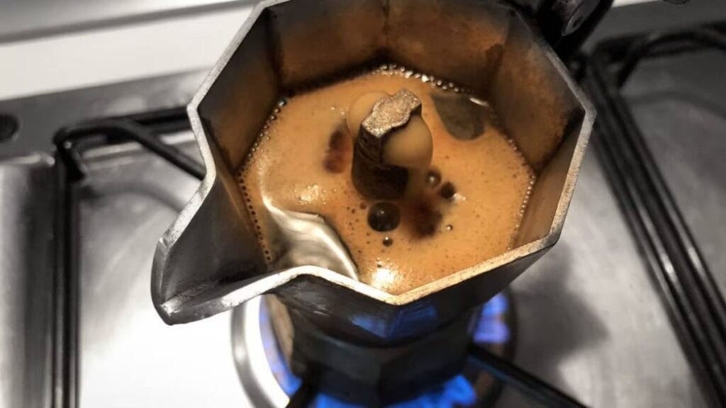 Effetti della caffeina: la verità su naturale e sintetica