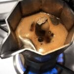 Effetti della caffeina: la verità su naturale e sintetica