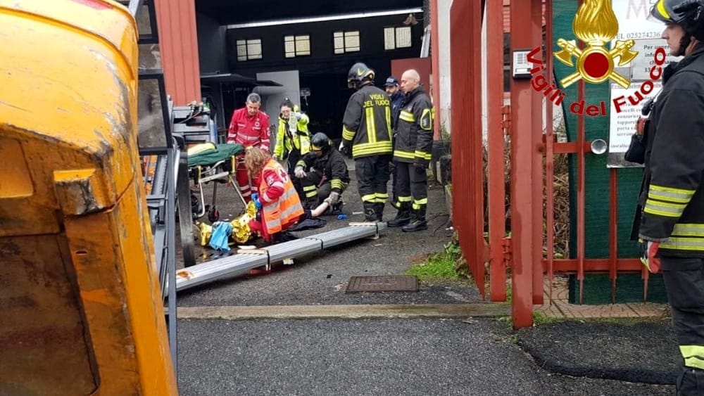Incidente sul lavoro a Milano: travolto e ucciso da un muletto a Gessate.