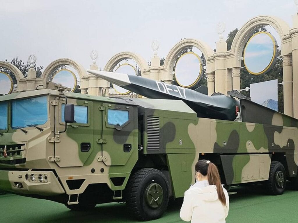Scopri cos'è il missile cinese che cambia forma in volo