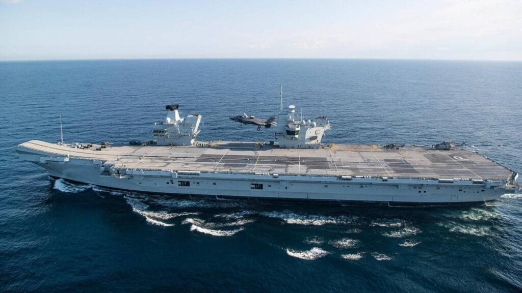 La Portaerei di Londra pronta alla guerra è nel Mediterraneo?