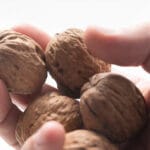 La risposta definitiva su quante noci mangiare al giorno senza ingrassare.