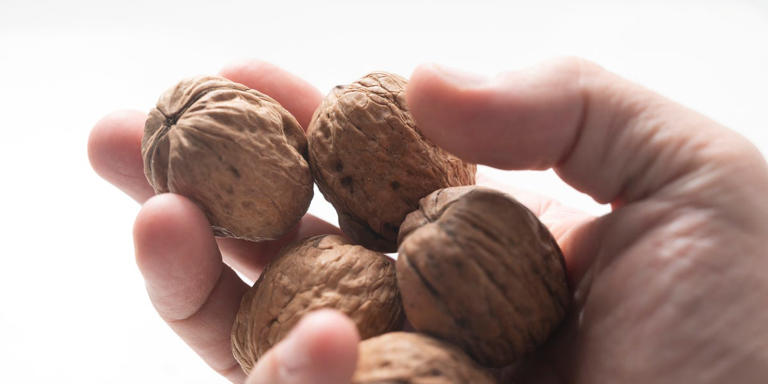 La risposta definitiva su quante noci mangiare al giorno senza ingrassare.