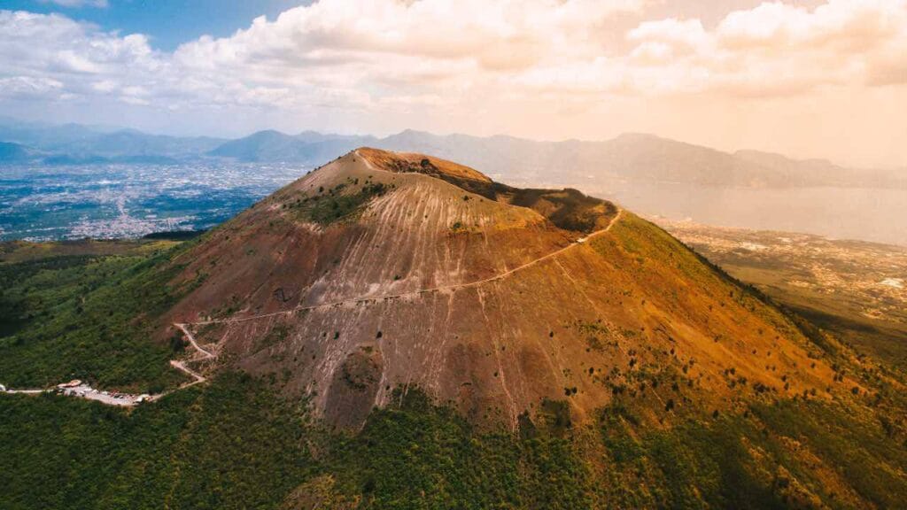 Italia: Perché il Vesuvio resta tra i vulcani più temuti