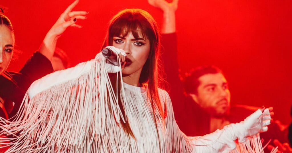 Genova è un vortice: Annalisa si prende la sua città tra lacrime, hit e l’ombra di Fabe
